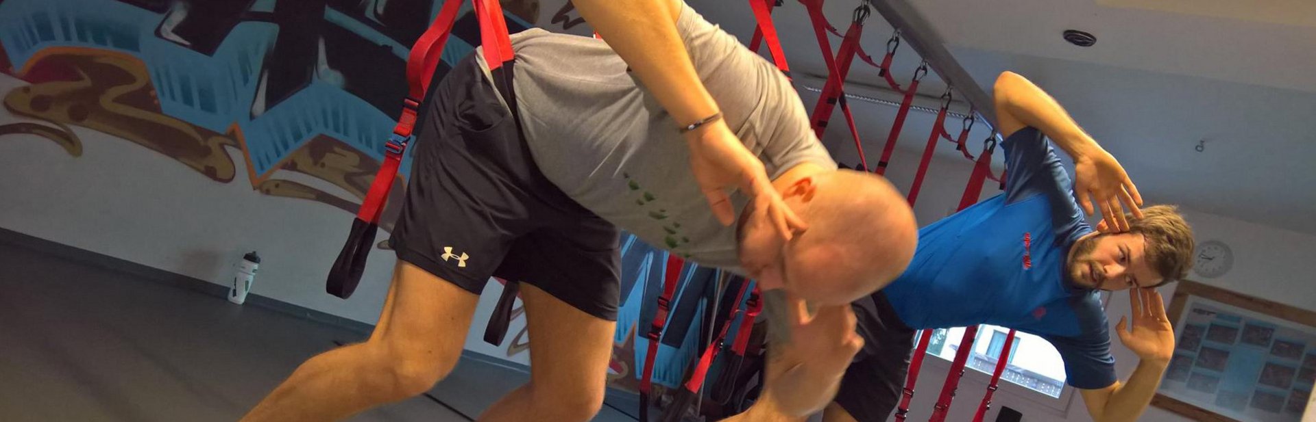 Sling-Training in Innsbruck. Trainiere deinen Körper mit deinem eigenen Körpergewicht. Schlingentraining bodyweight exercise